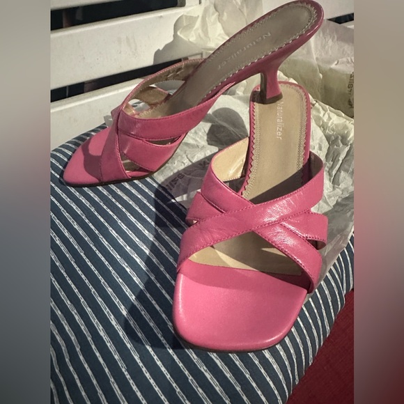 Naturalizer leather Sonya sandals•Color: Passion Pink •Size: 7.5W •NEW IN BOX - Picture 3 of 13
